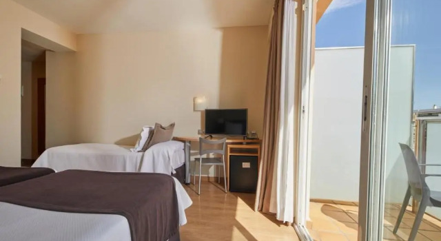Трёхместный номер Standard с балконом Belle Zurbarán Palma Hotel