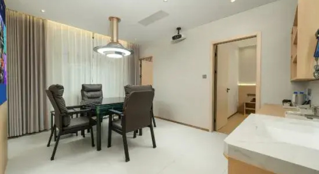 Люкс Deluxe Yunshangyue Hotel (Humen Town Junlehui Shopping Center Landmark Cultural Plaza)