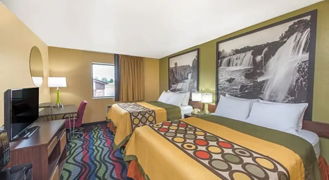 Четырёхместный номер Deluxe Super 8 by Wyndham Farmington