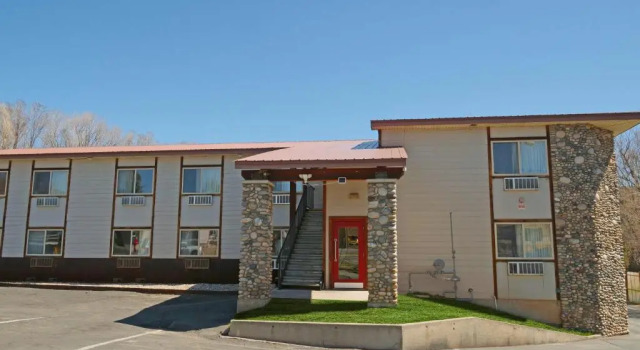 The Junction Hotel and Hostel