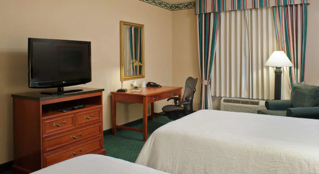 Четырёхместный номер Standard Hilton Garden Inn Allentown Bethlehem Airport
