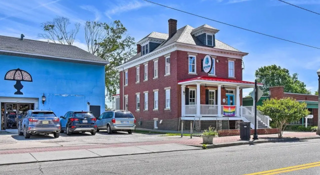 Charming Hampton Home w/ Yard: 2 Mi to Beach!, Book Feriehus Sommerhuse i Hampton, Hytte