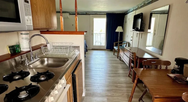 Семейный номер Standard с 2 комнатами Green Harbor Waterfront Lodging