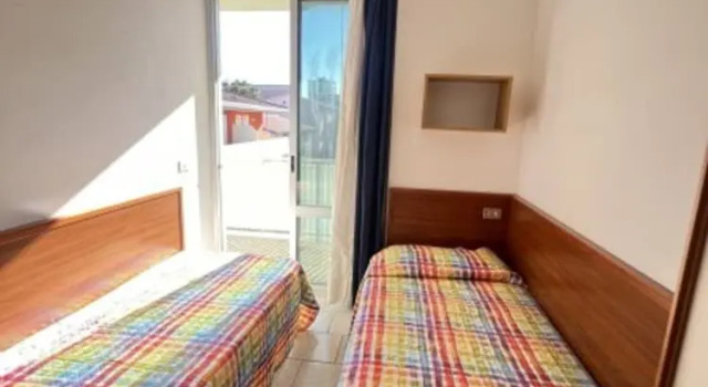 Cozy Flat Near the Beach With Terraces, Prenota Appartamento Hotel a Veneto con parcheggio, Parcheggio