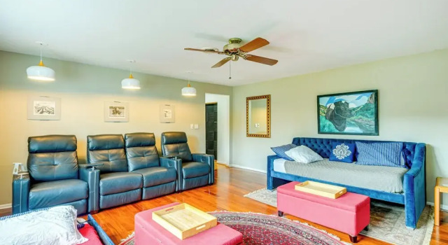 Modern Clarence Home on Main Street!, Reservar Hotel Clarence Center Buffalo