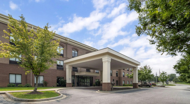 Comfort Suites At WestGate Mall, Book Hotel Spartanburg South Carolina
