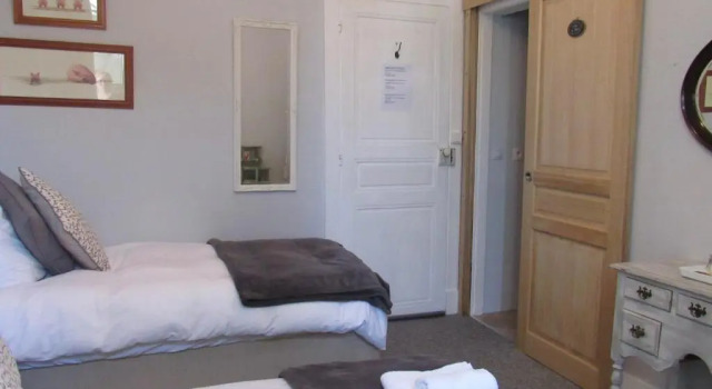 Les Deux Rives, Book Hotel Cierp-Gaud 