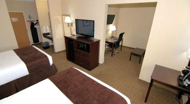 Студия Rock Island Inn & Suites