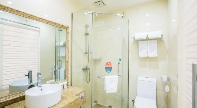Двухместный номер Standard GreenTree Inn Nantong Huida Square Yuejiang Road Express Hotel