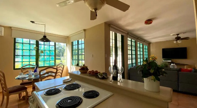 Villa Coral Reef- 4br with Community Pool Overlooking Ocean, Забронировать Вилла Дорадо Северное Пуэрто-Рико