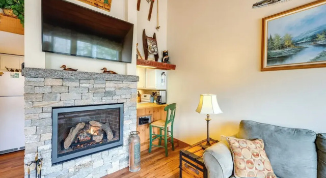 Loon Mountain Townhome w/ Pool + Slope Views!