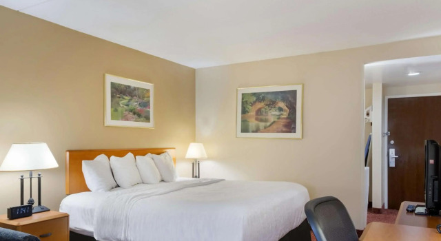 All Seasons Inn and Suites, Varaa Hotelli Hotellit New England uima-altaalla, Uima-allas