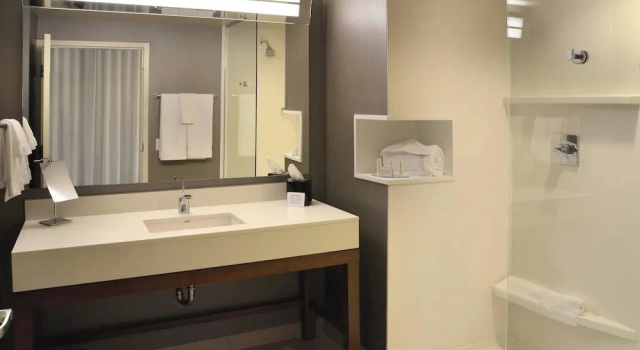 Двухместный номер Standard oceanfront Courtyard by Marriott Youngstown Canfield