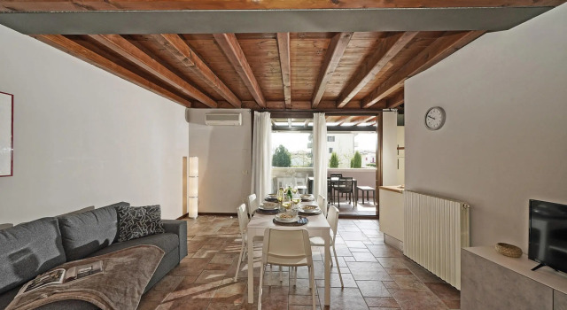 Garofano P1/9 in Desenzano del Garda, Забронировать Отель Дезенцано-дель-Гарда озеро Гарда