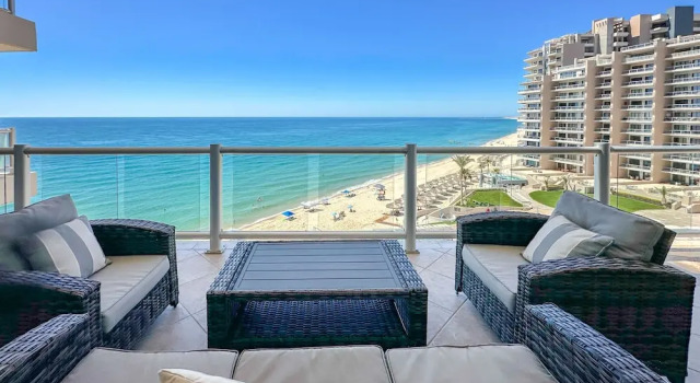 Апартаменты Beach Bliss Retreat 2BR Beachfront Condo