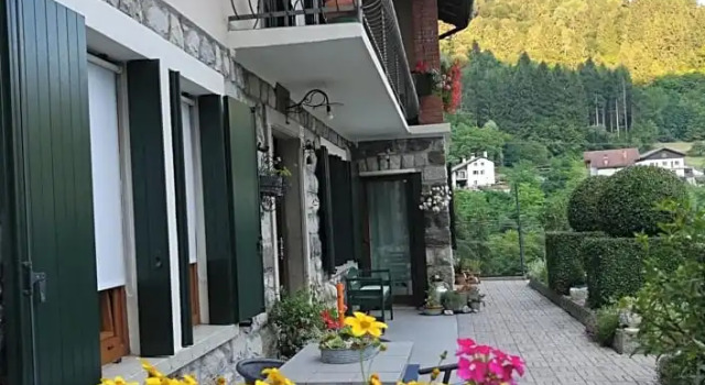 B&B OLTRA, Prenota Bed & breakfast Lamon 