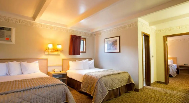 Семейный люкс Glenwood Springs Cedar Lodge