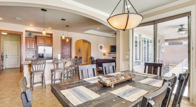 Ultimate Havasu Escape: Spacious 4BR 2 King Suites