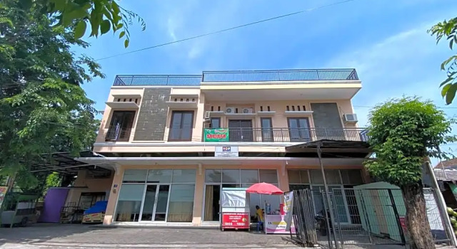 KoolKost Syariah near Plaza Marina (Minimum Stay 6 Nights), Prenota Hotel Wonocolo East Java