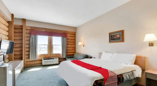 Номер Standard Casa Loma Inn & Suites by OYO Davenport IA near I-80
