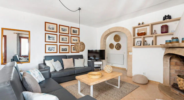 VILLA NURIANA in Cala´n Blanes, Varaa Villa Mökit kohteessa Ciutadella, Mökki