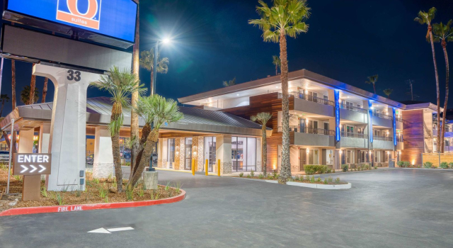 Howard Johnson Inn Stockton, Book Mini-hotel Hoteller i Stockton med pool, Swimmingpool