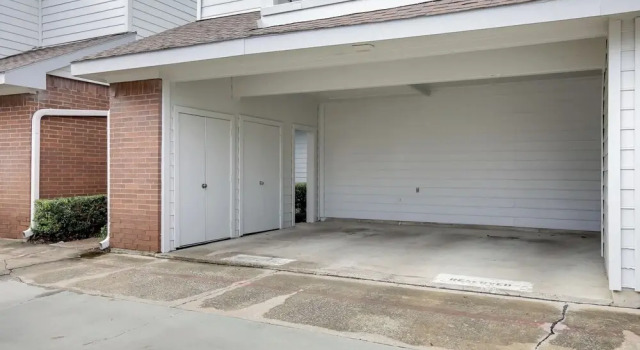 Comfortable Dallas Condo Close to Attractions