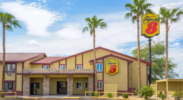 Кровать в общем номере Super 8 by Wyndham Goodyear/Phoenix Area