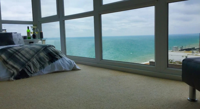 Номер Standard Пентхаус с 2 комнатами с балконом и с видом на море Isabella Penthouse 15th Floor, Seafront