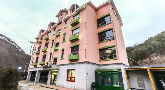Gangneung Sogeumgang Spring Pension, Boek Hotel Hotels in Gangwon-Do met parkeren, Parkeren
