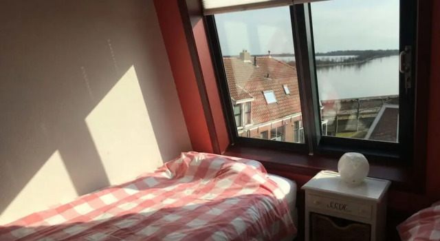 Aan de Kade Comfortable Holiday Residence, Забронировать Дом для отпуска Отели в центре Энкхейзен, в центре