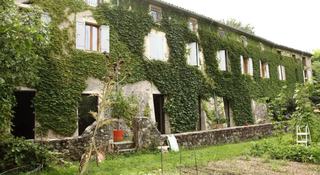 Le Moulinage, Book Bed and Breakfast Hoteller i Rhône-Alps med parkering, Parkering