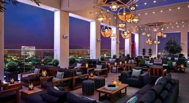 Кровать в общем номере Marriott Irvine Spectrum