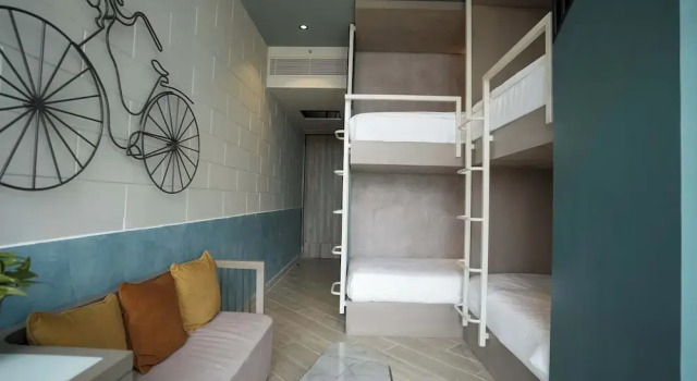 Кровать в общем номере SeSaya Poshtel & Bistro - Colombo's Newest and Finest Poshtel Dorms and Rooms