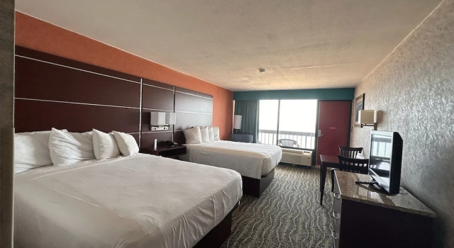 Двухместный семейный номер Standard с балконом The Breakers Resort Inn