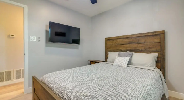 Lago Vista Vacation Rental w/ Fireplace!, Забронировать Дом для отпуска Отели Лаго-Виста с парковкой, Парковка