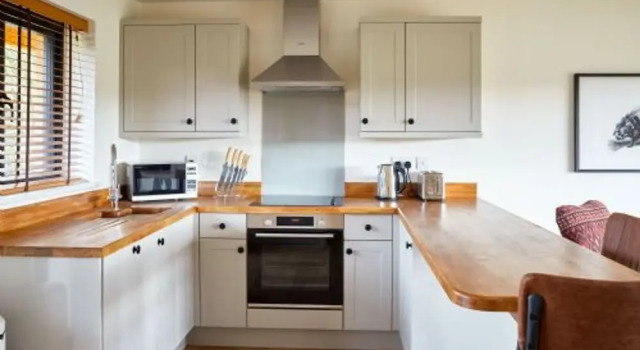 Host Stay Number Four Piglets, Book Hotel Castle Acre Norfolk