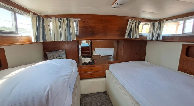 The Rose 37ft Lakeside Yacht inc Hot Tub