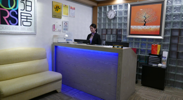 Bett im Wohnheim Ours Inn