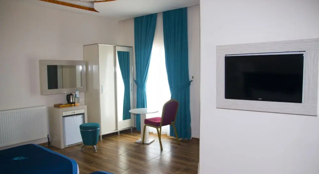 Трёхместный номер Standard с балконом Avesis Hotel