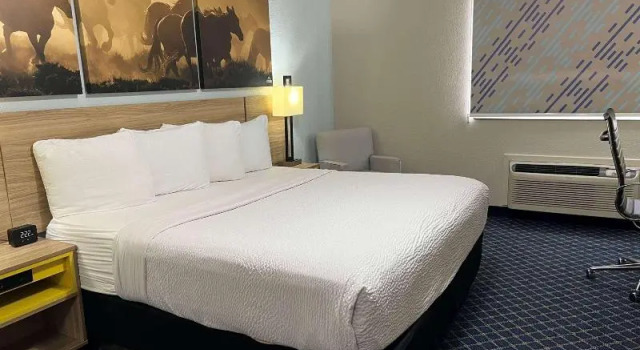 Трёхместный номер Standard Days Inn by Wyndham Dalhart