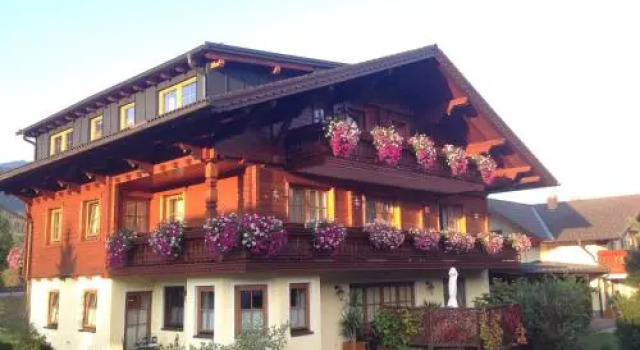 Land- und Appartementhaus Pircher, Rezerwuj Hotel Hotele w Aich z parkingiem, Parking