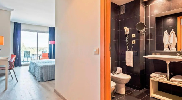 Трёхместный номер Standard Hotel Balneario Playa de Comarruga