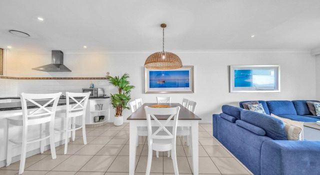 Frangipani Beachfront Lodge 202 on Hamilton Island by HamoRent, Prenota Hotel Hamilton Island 