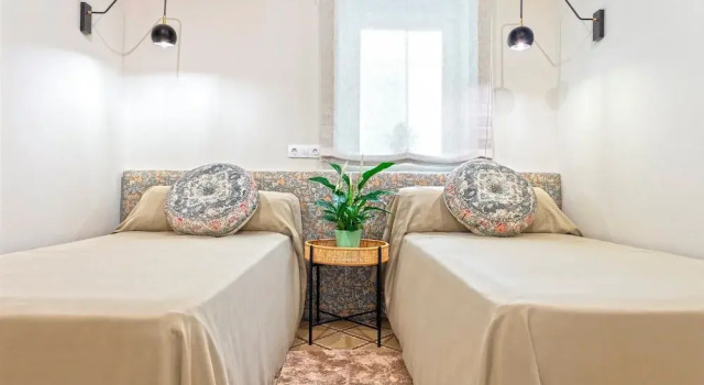 Wonderful 5-bedroom Apart in Granada. Recogidas II