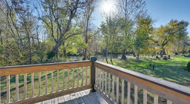 Коттедж 6 Mi to Rough River Lake! Waterfront Home w/ Deck