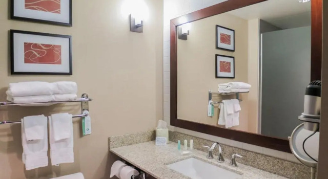 Люкс Comfort Suites Marietta-Parkersburg
