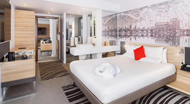 Двухместный люкс With Convertible Sofa Novotel London Excel
