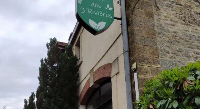 Lorée des 3 Rivières, Book Hotel Is-sur-Tille Burgundy.