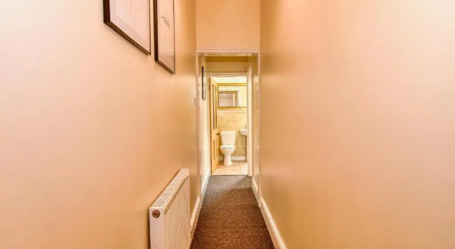 Birmingham House near M6 with SuperFast WIFI & Netflix Onsite Parking